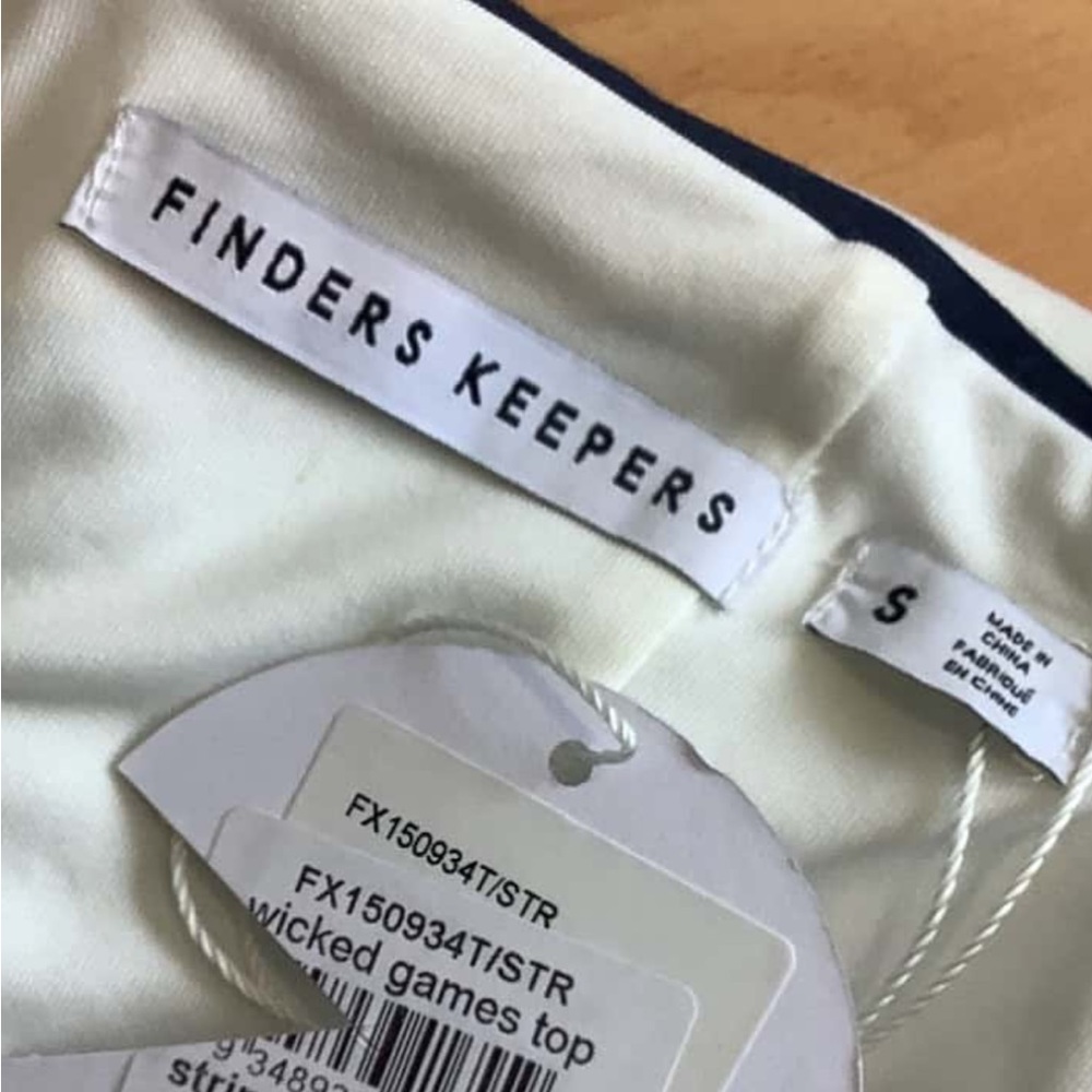 🏷️SOLD. Finders Keepers Women's Off the Shoulder Navy Blue & White Stripe | 6 - Picture 2 of 4